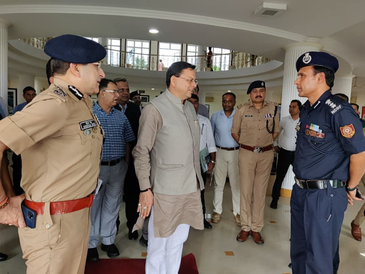 प्रधानमंत्री मोदी के उत्तराखंड दौरे की तैयारियों का निरीक्षण करने जॉलीग्रांट एयरपोर्ट पहुंचे मुख्यमंत्री धामी