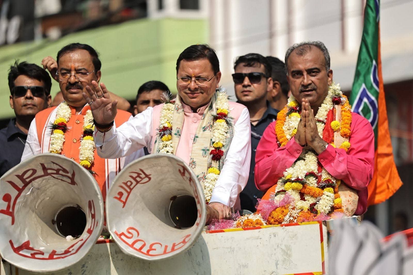 “सिवान में एनडीए का जोरदार रोडशो: भाजपा प्रत्याशी मंगल पांडे के लिए मुख्यमंत्री धामी ने मांगा समर्थन”