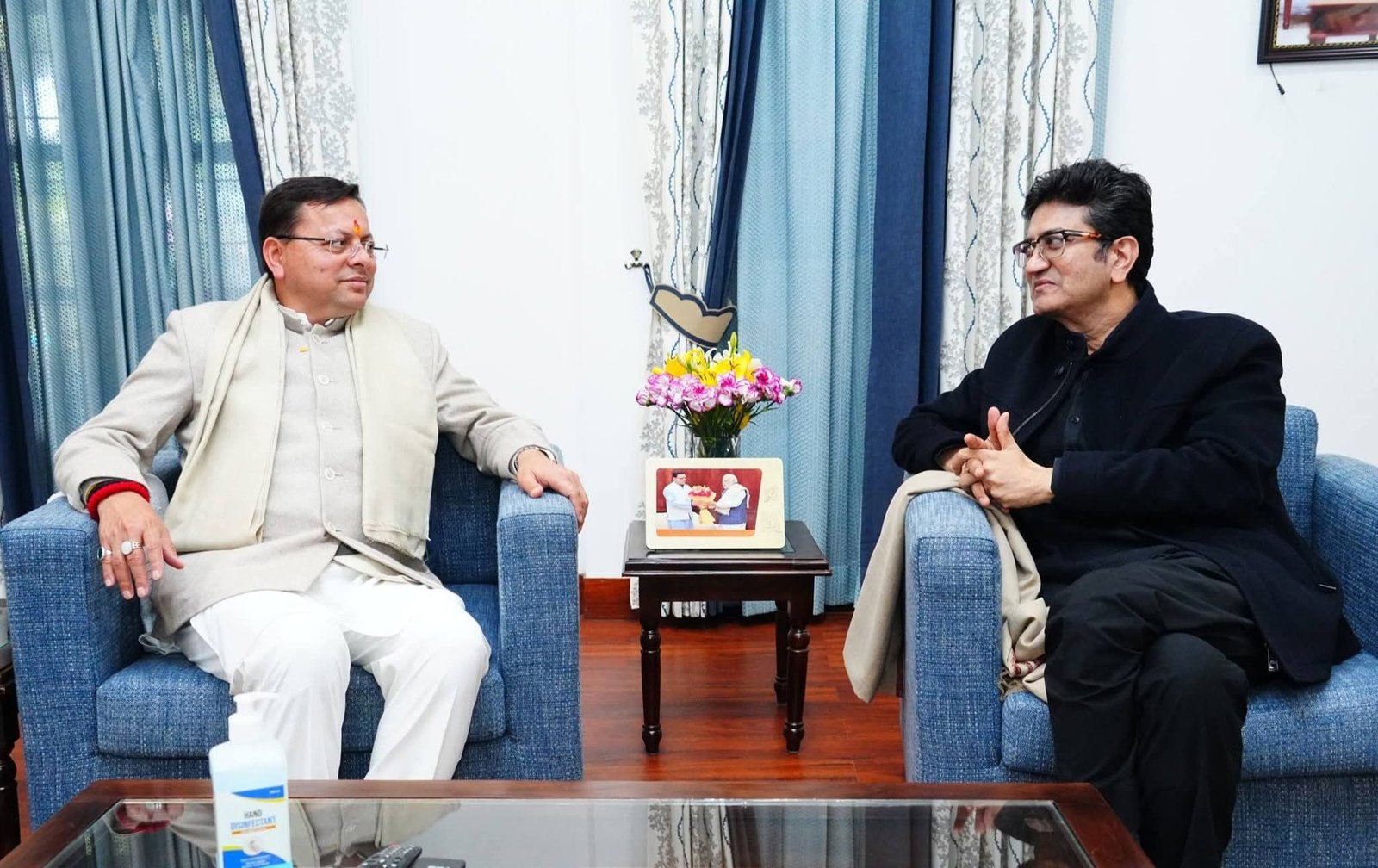 “मुख्यमंत्री से मिले पद्मश्री प्रसून जोशी, उत्तराखंड को फिल्म निर्माण का केंद्र बनाने पर हुई चर्चा”