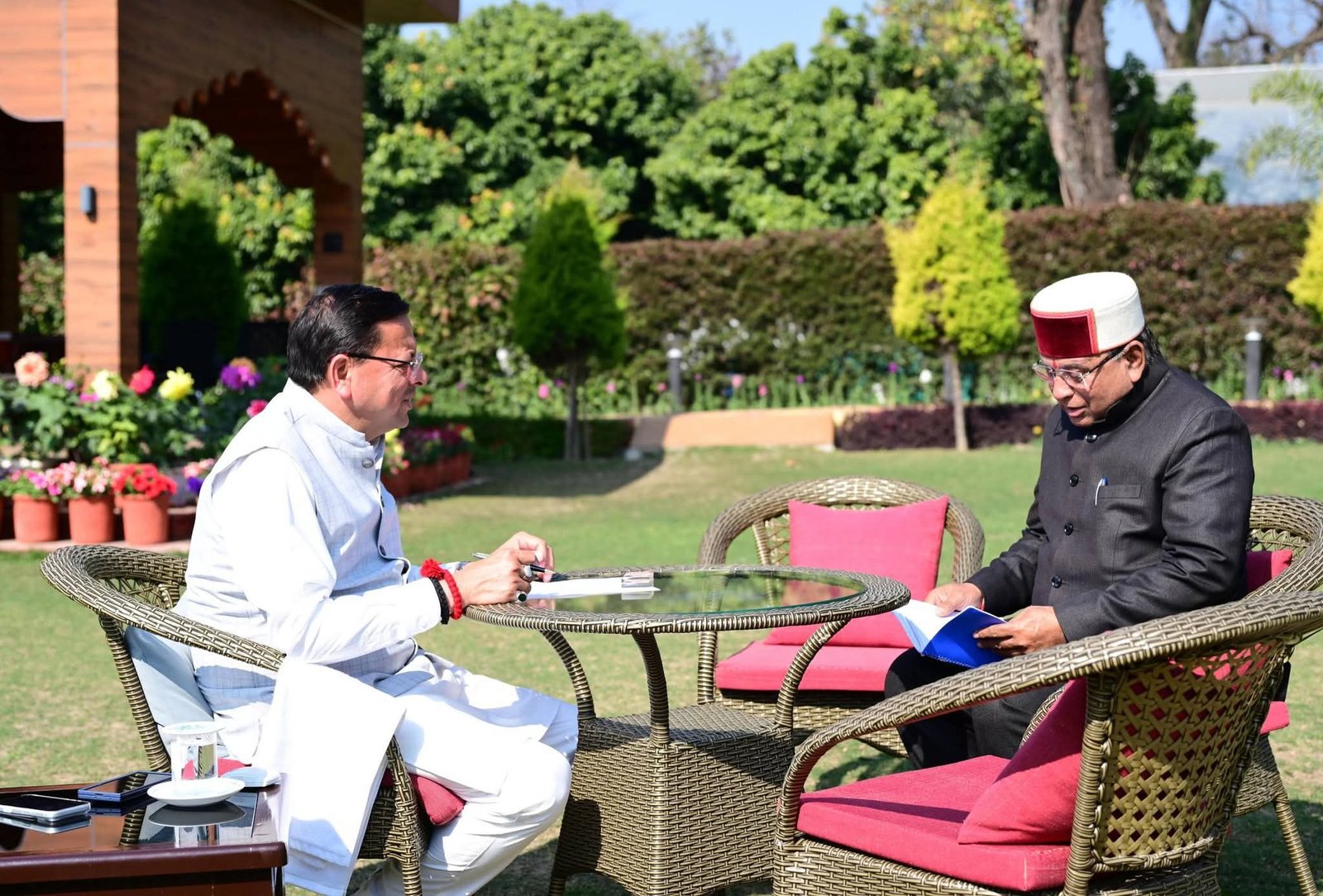 मुख्यमंत्री धामी से महेंद्र भट्ट सहित जनप्रतिनिधियों ने की मुलाकात, विकास कार्यों पर हुई चर्चा