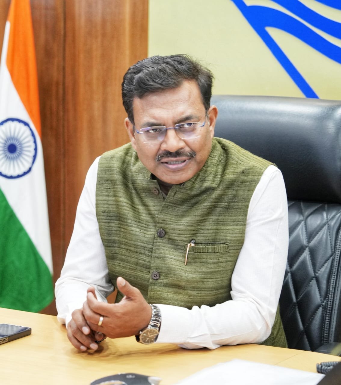 मुख्य सचिव आनन्द बर्द्धन ने सचिवालय में बीएसएनएल, एयरटेल एवं जियो नेटवर्क के राज्य स्तरीय अधिकारियों के साथ की बैठक