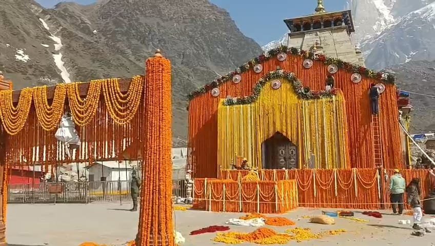 2 मई को खुलेंगे बाबा केदारनाथ के कपाट, 108 क्विंटल फूलों से सजाया गया मंदिर परिसर