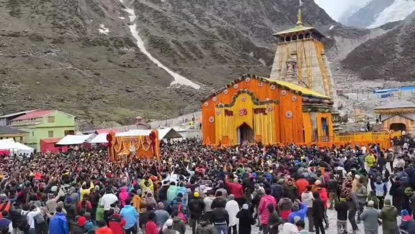 केदारनाथ धाम में टोकन सिस्टम व्यवस्था से हो रहे सुगमता के साथ दर्शन