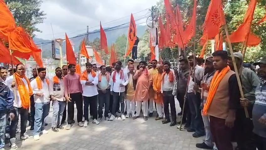 ब्रेकिंग न्यूज़: दुष्कर्म के आरोपी के खिलाफ न्याय दिलाने को लेकर विभिन्न हिंदू संगठन में एकत्रित होकर निकालेंगे रैली