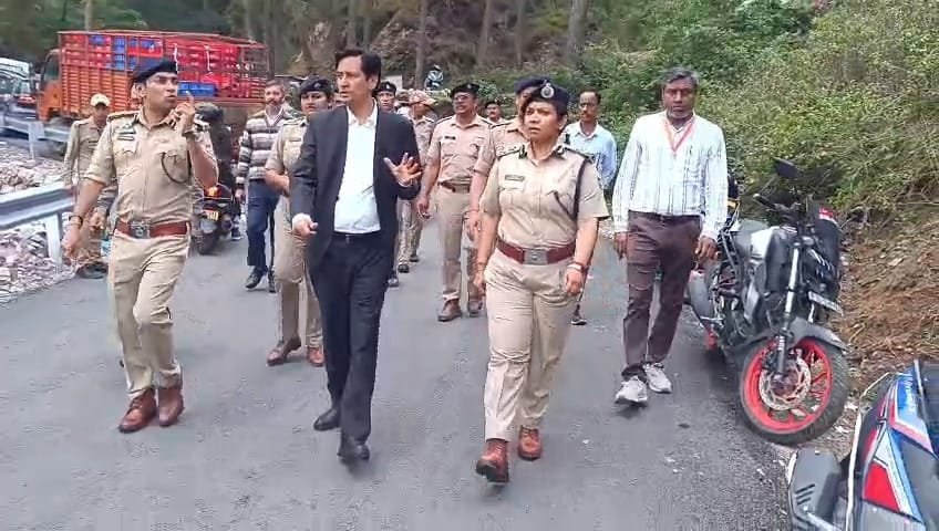 कैंची धाम में 15 जून के मेले को लेकर आयुक्त दीपक रावत ने किया निरीक्षण