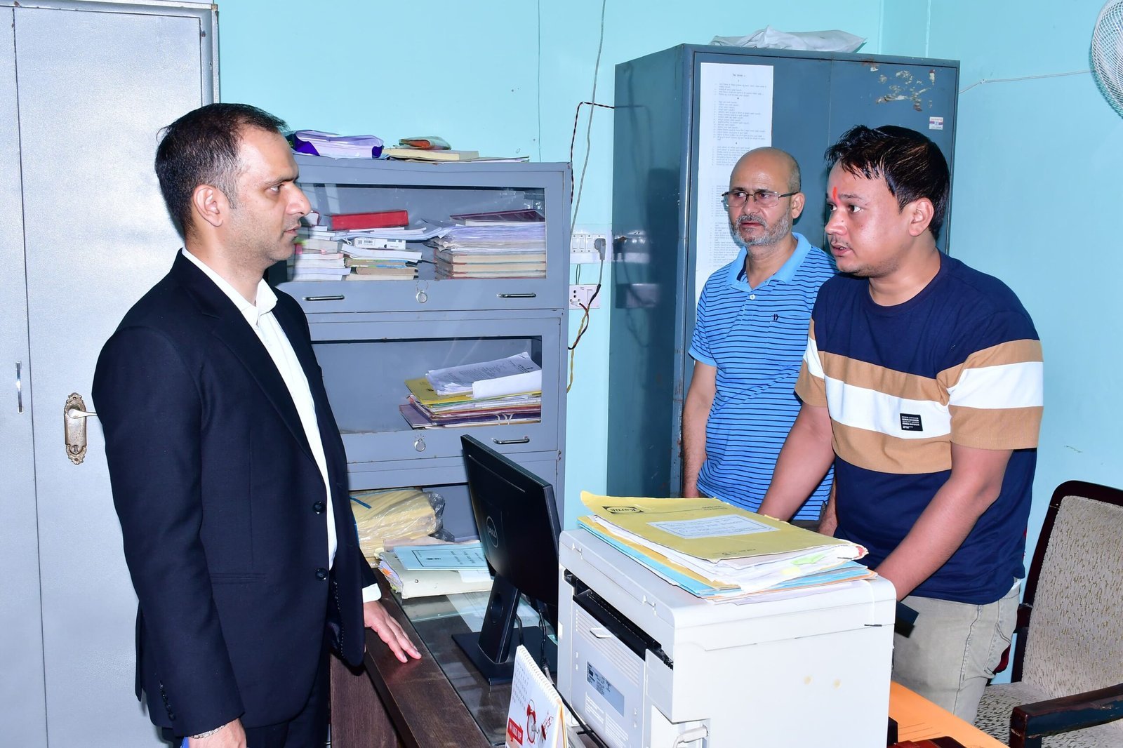 “जिलाधिकारी ने पंचायत चुनाव के कंट्रोल रूम और पंचस्थानि कार्यालय का किया औचक निरीक्षण”