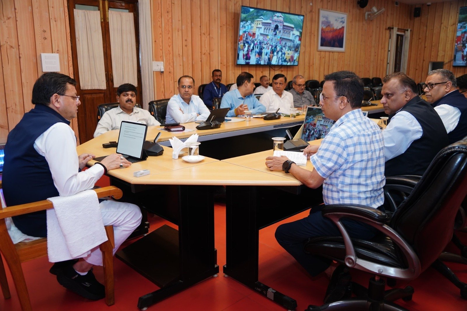 स्वास्थ्य सेवाओं को बेहतर बनाने के लिए मुख्यमंत्री पुष्कर सिंह धामी ने दिए दिशा-निर्देश