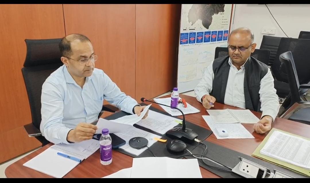 उत्तराखंड में आपदा के बाद रेस्क्यू अभियान की मॉनिटरिंग कर रहे सचिव गृह शैलेश