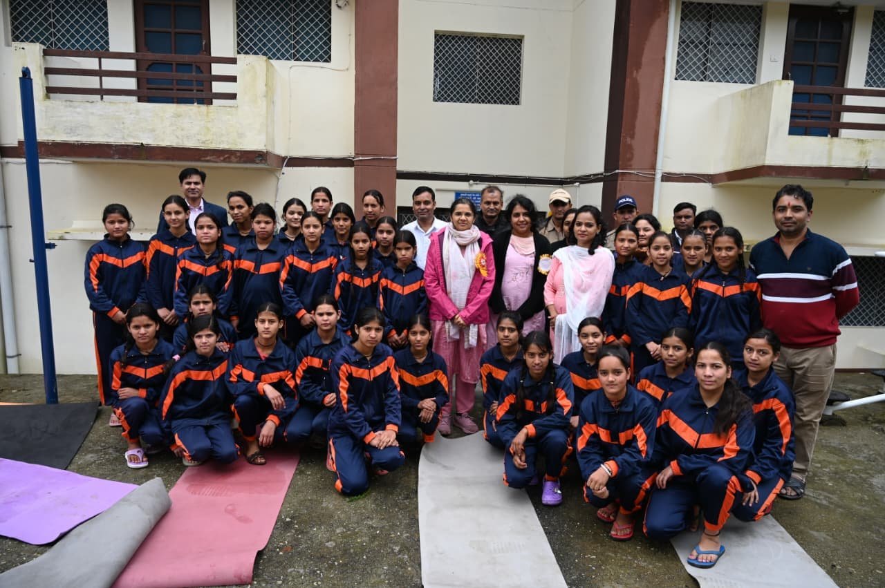 ‘‘डीएम ने कस्तूरबा गांधी आवासीय बालिका विद्यालय सुजड़गांव प्रतापनगर का किया स्थलीय निरीक्षण”