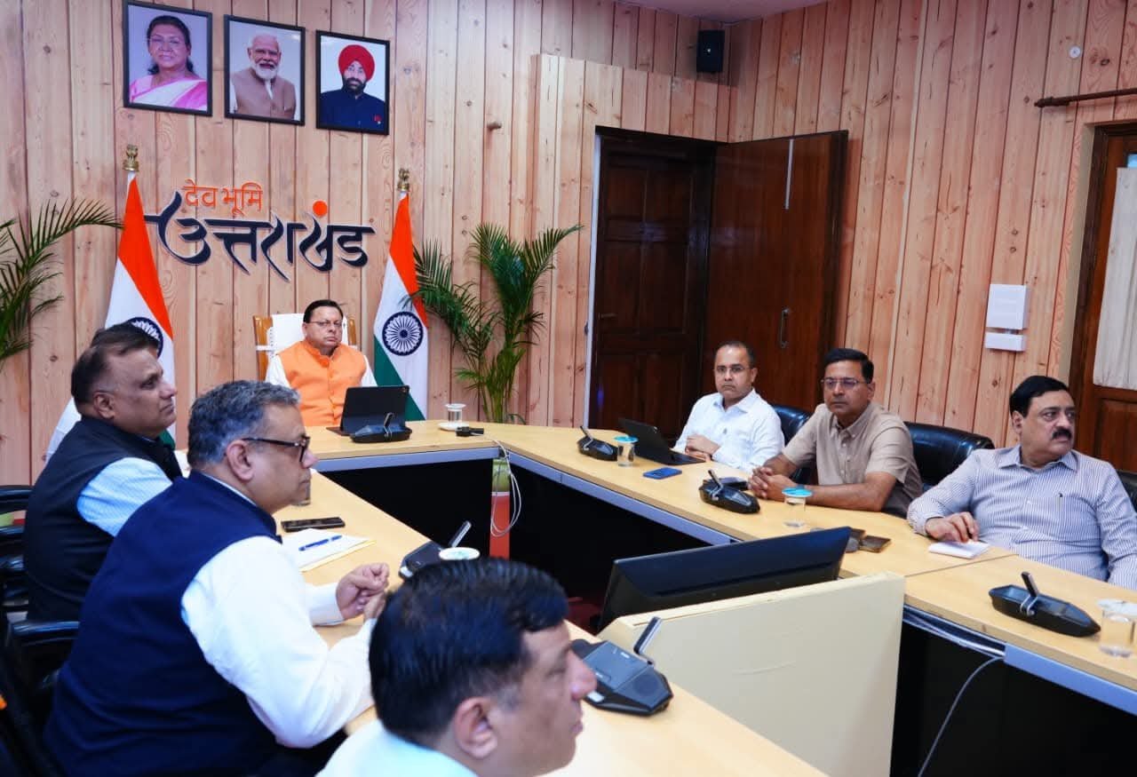 सड़क सुधार पर जोर, दिवाली से पूर्व पूरा हो गड्ढामुक्त मिशन: मुख्यमंत्री धामी