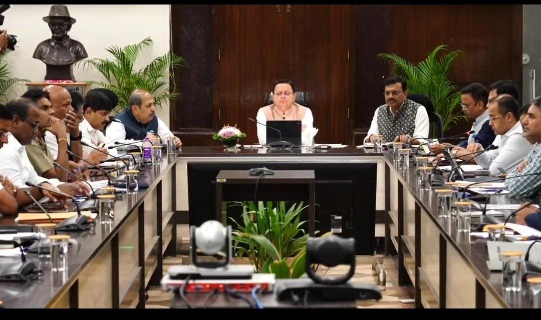 मुख्यमंत्री पुष्कर सिंह धामी ने सचिवालय में सीएम हेल्पलाइन 1905 की समीक्षा बैठक की