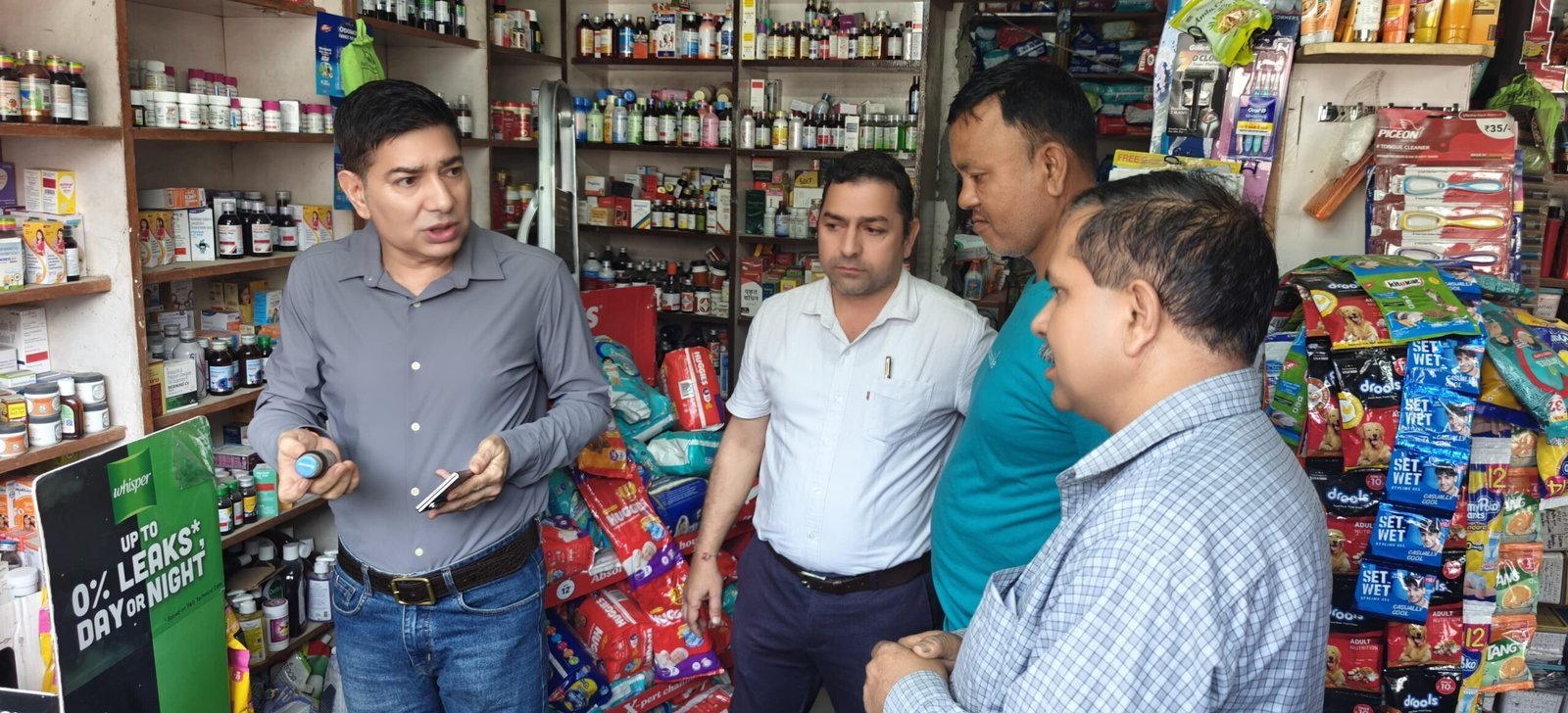 मुख्यमंत्री पुष्कर सिंह धामी के निर्देश पर प्रतिबंधित कफ सिरप पर सख्त कार्रवाई, प्रदेशभर में मेडिकल स्टोर्स पर एफ.डी.ए. की छापेमारी शुरू