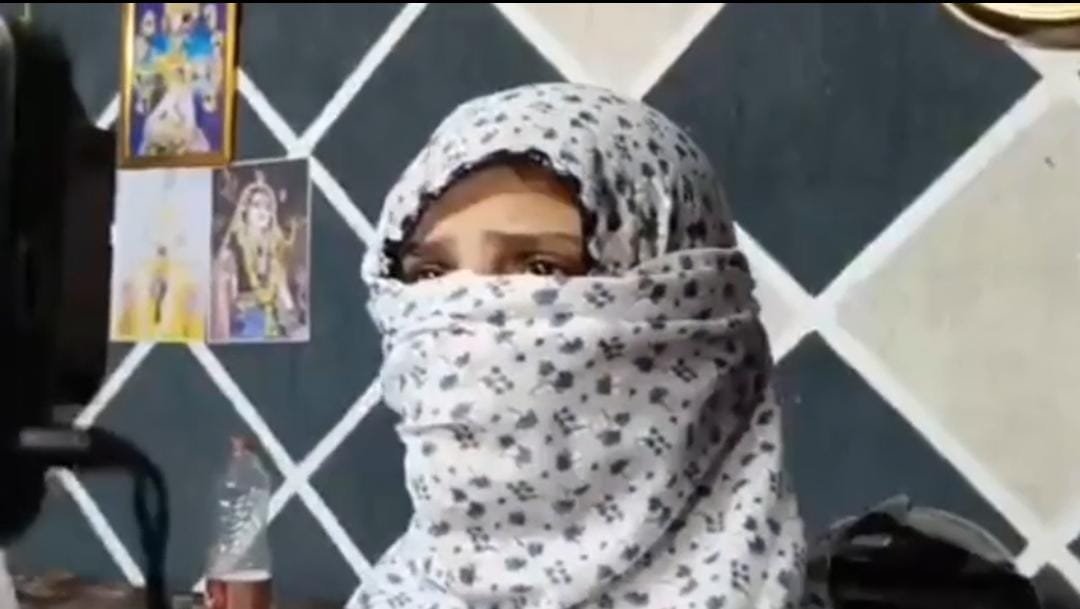 नाम बदलकर युवती को होटल ले गया विशेष समुदाय का युवक