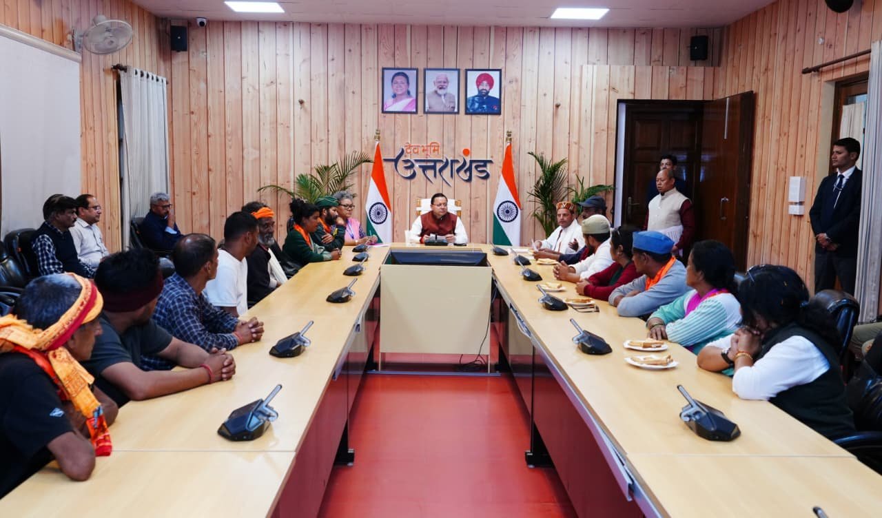 मुख्यमंत्री पुष्कर सिंह धामी से चौखुटिया में स्वास्थ्य सेवाओं को सुदृढ़ करने हेतु आंदोलन कर रहे प्रतिनिधिमंडल ने भेंट की