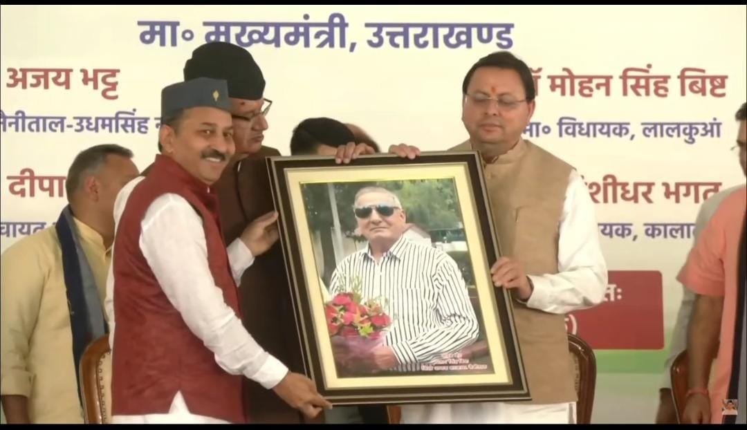 मुख्यमंत्री धामी ने उत्तराखण्ड राज्य स्थापना की रजत जयन्ती के अवसर पर आयोजित ‘पूर्व सैनिक सम्मेलन’ में सम्मिलित होकर पूर्व सैनिकों एवं वीरांगनाओं को किया सम्मानित