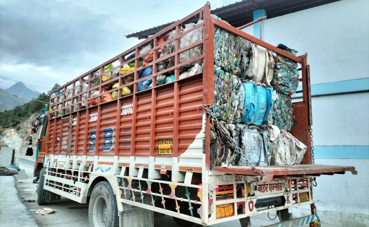 कूड़ा बेचकर कमाए आठ लाख रुपए!