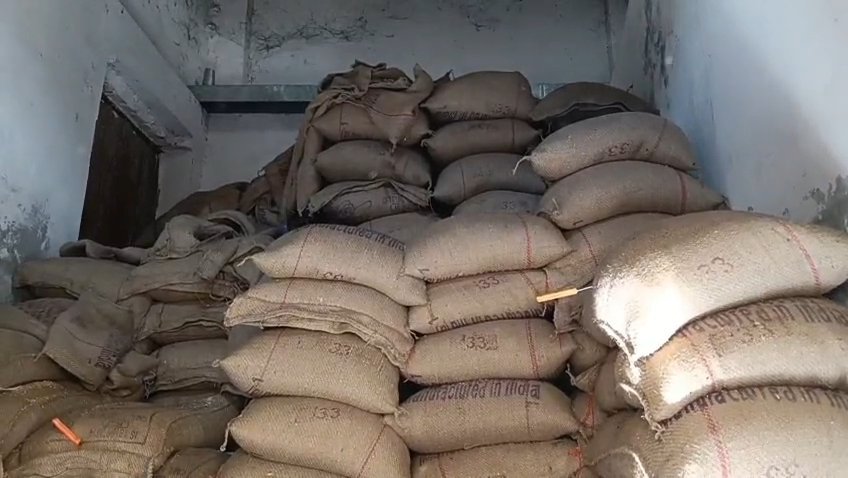 गरीबों के लिए बनाई गई इ-पोस मशीन सुविधा, राशन धारको के लिए बनी मुसीबत