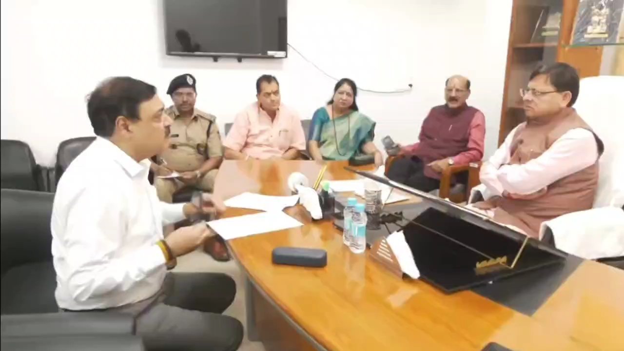 ऋषिकेश स्थित ट्रांजिट कैंप का औचक निरीक्षण करने पहुंचे सीएम पुष्कर सिंह धामी, चारधाम यात्रा पंजीकरण व्यवस्थाओं का लिया जायजा