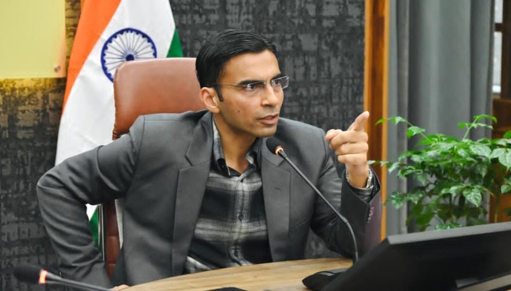 अतिक्रमण नहीं हटा…तो अधिकारियों पर गिरेगी गाज: जिलाधिकारी सविन बंसल