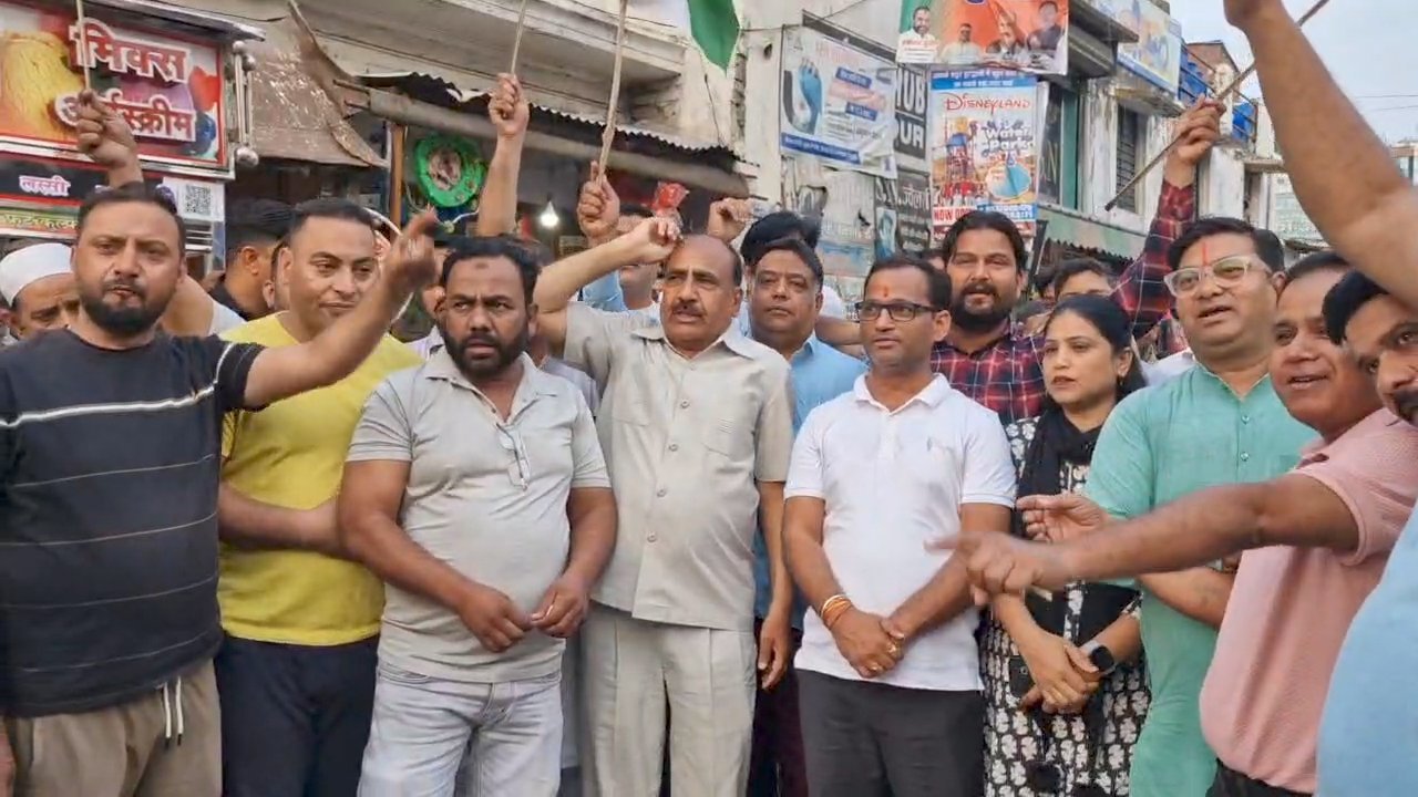 एयर स्ट्राइक के बाद हल्द्वानी में जगह-जगह लगे भारत माता की जय के जयकारे वह पाकिस्तान मुर्दाबाद के नारे