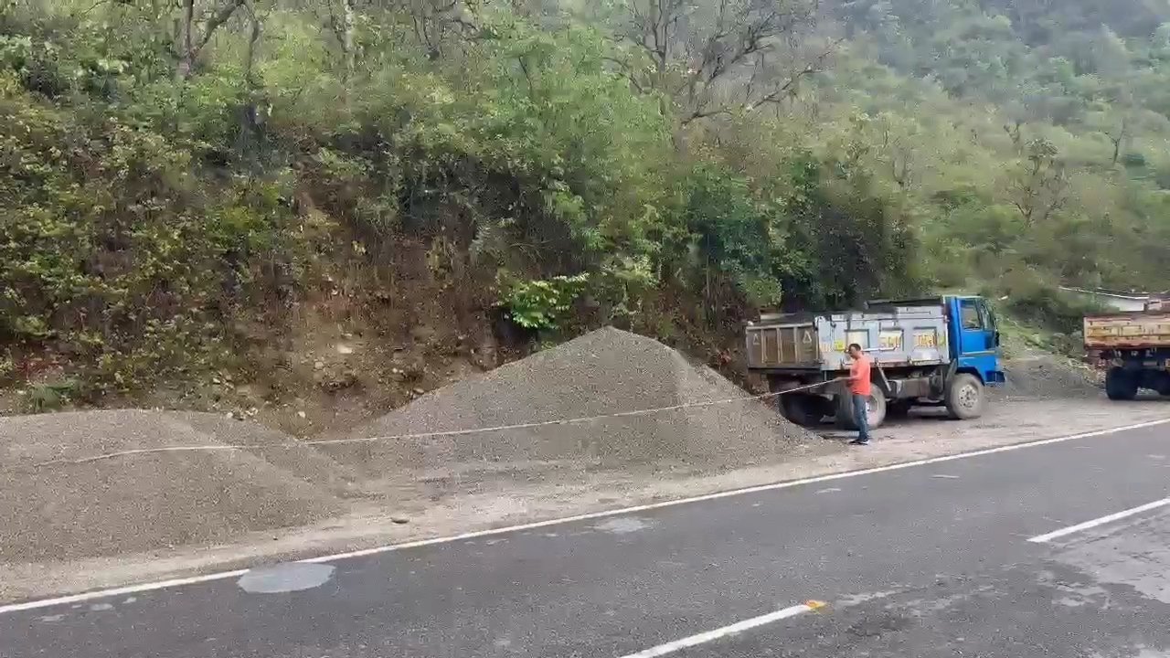 सतपुली में अवैध हॉट मिक्स प्लांट सीजे, खनन विभाग की कार्रवाई जारी