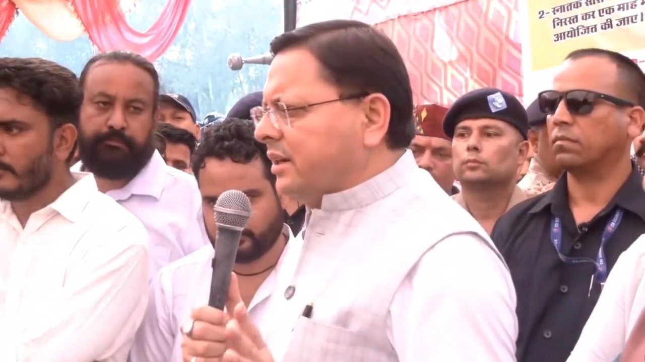 सीएम धामी ने स्वयं धरना स्थल जाकर समाप्त कराया धरना